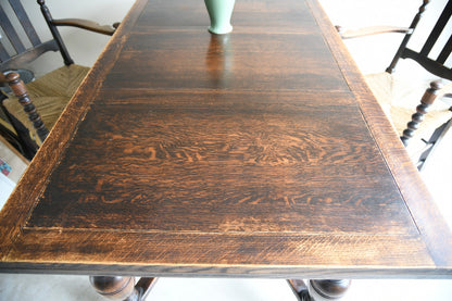 Early 20th Century Oak Extending Dining Table