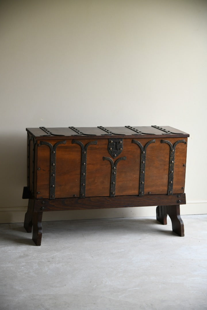 Arts & Crafts Style Chest