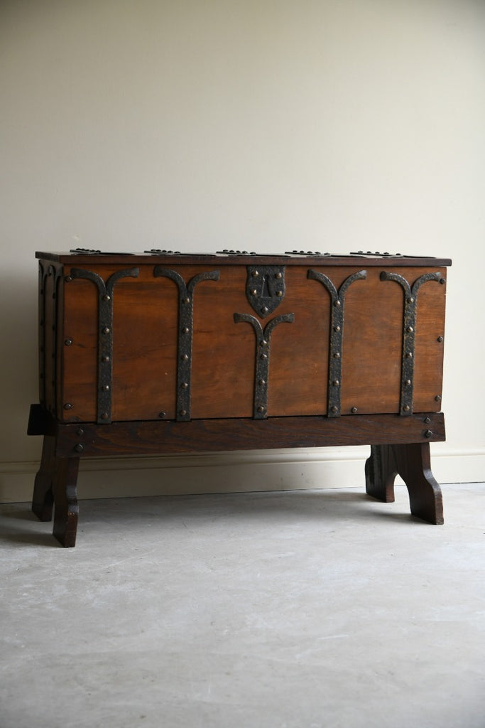 Arts & Crafts Style Chest