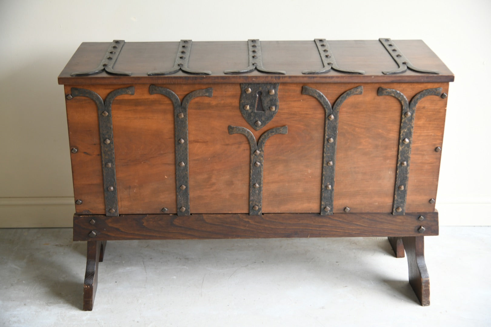 Arts & Crafts Style Chest