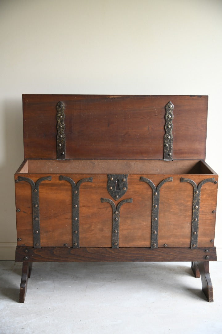 Arts & Crafts Style Chest