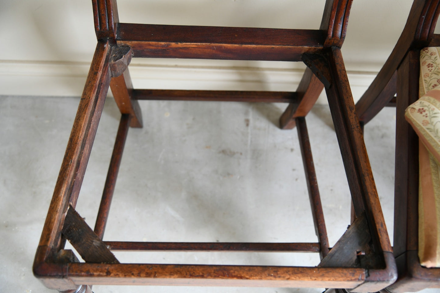 Set 4 Antique Mahogany Bar Back Dining Chairs