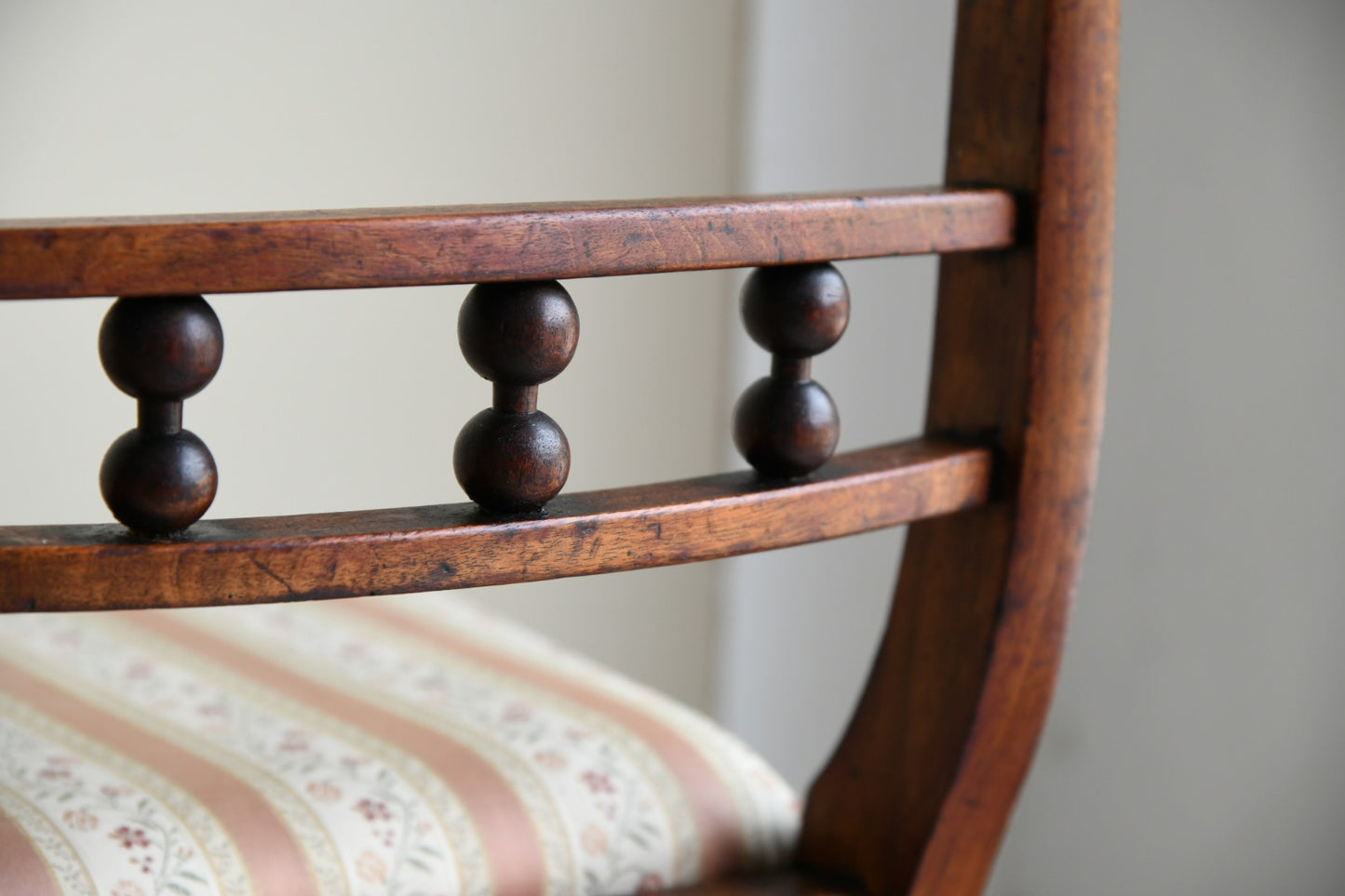 Set 4 Antique Mahogany Bar Back Dining Chairs