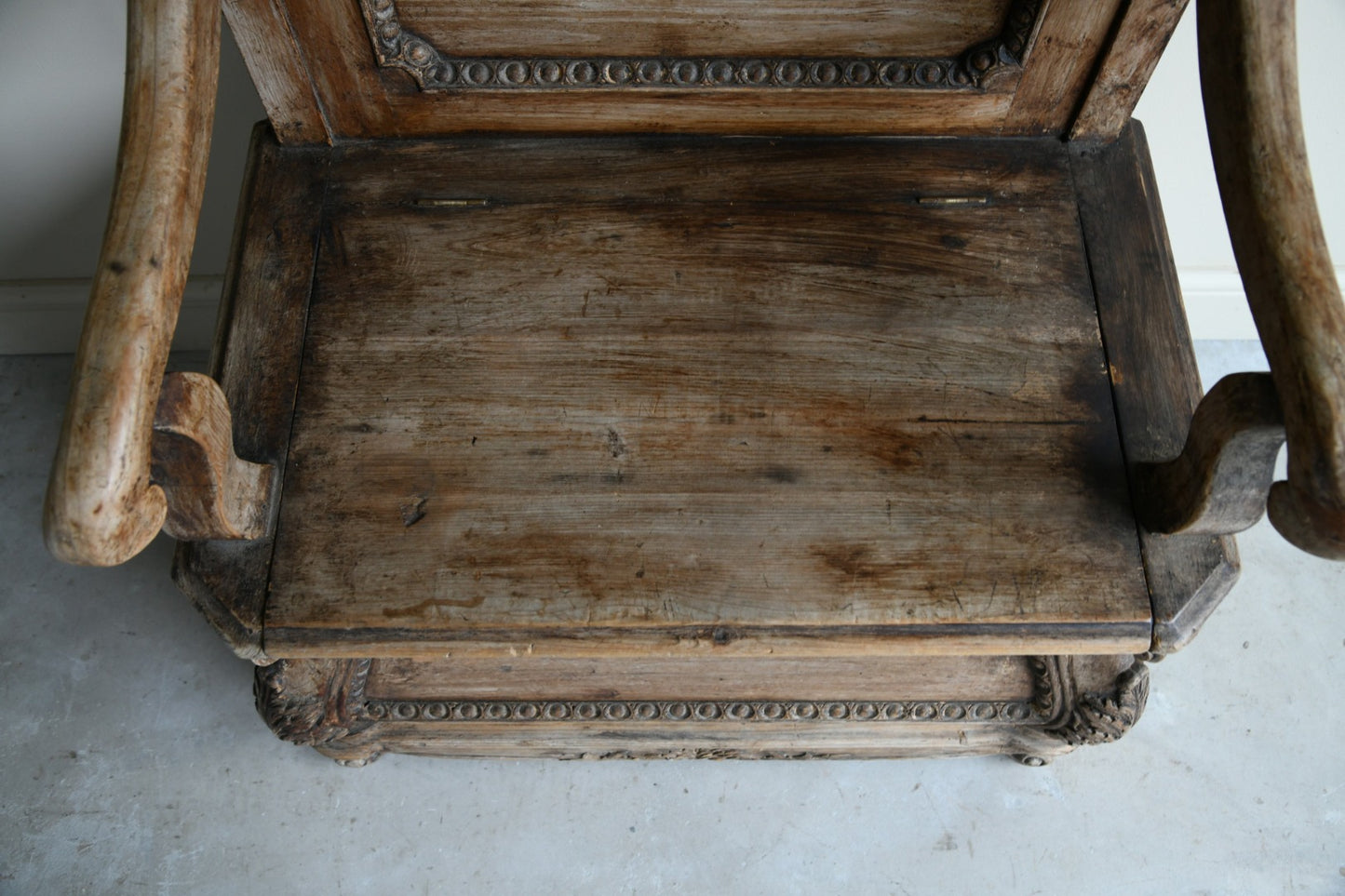 Pine Antique Style Pine Settle