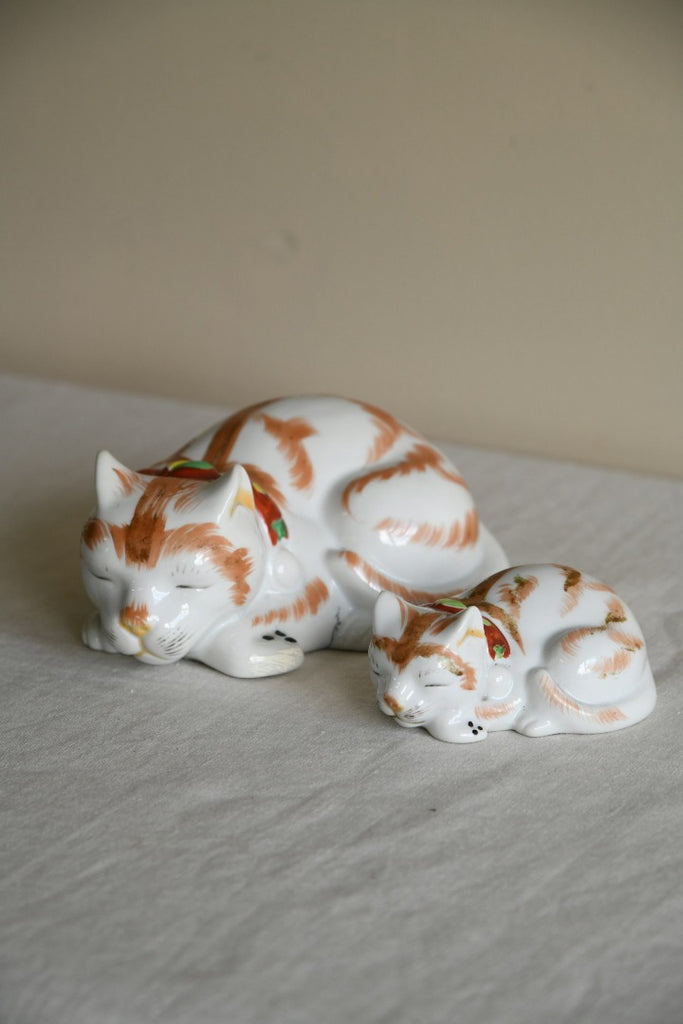 Japanese Kutani Sleeping Cats