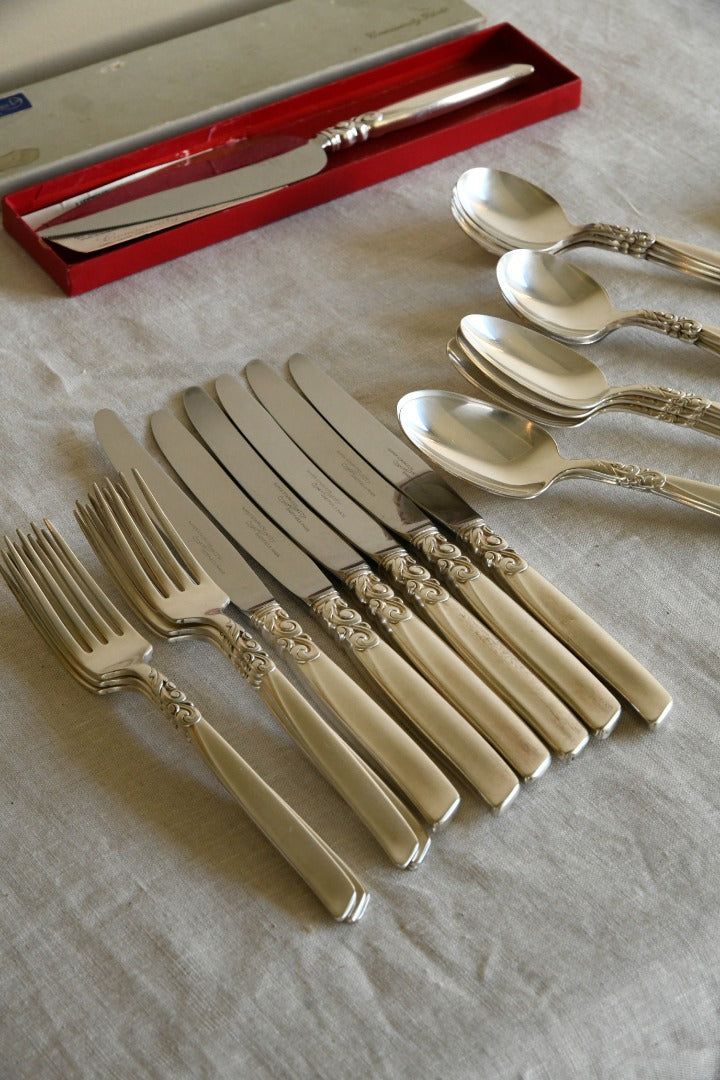 Vintage Oneida South Seas Cutlery Set