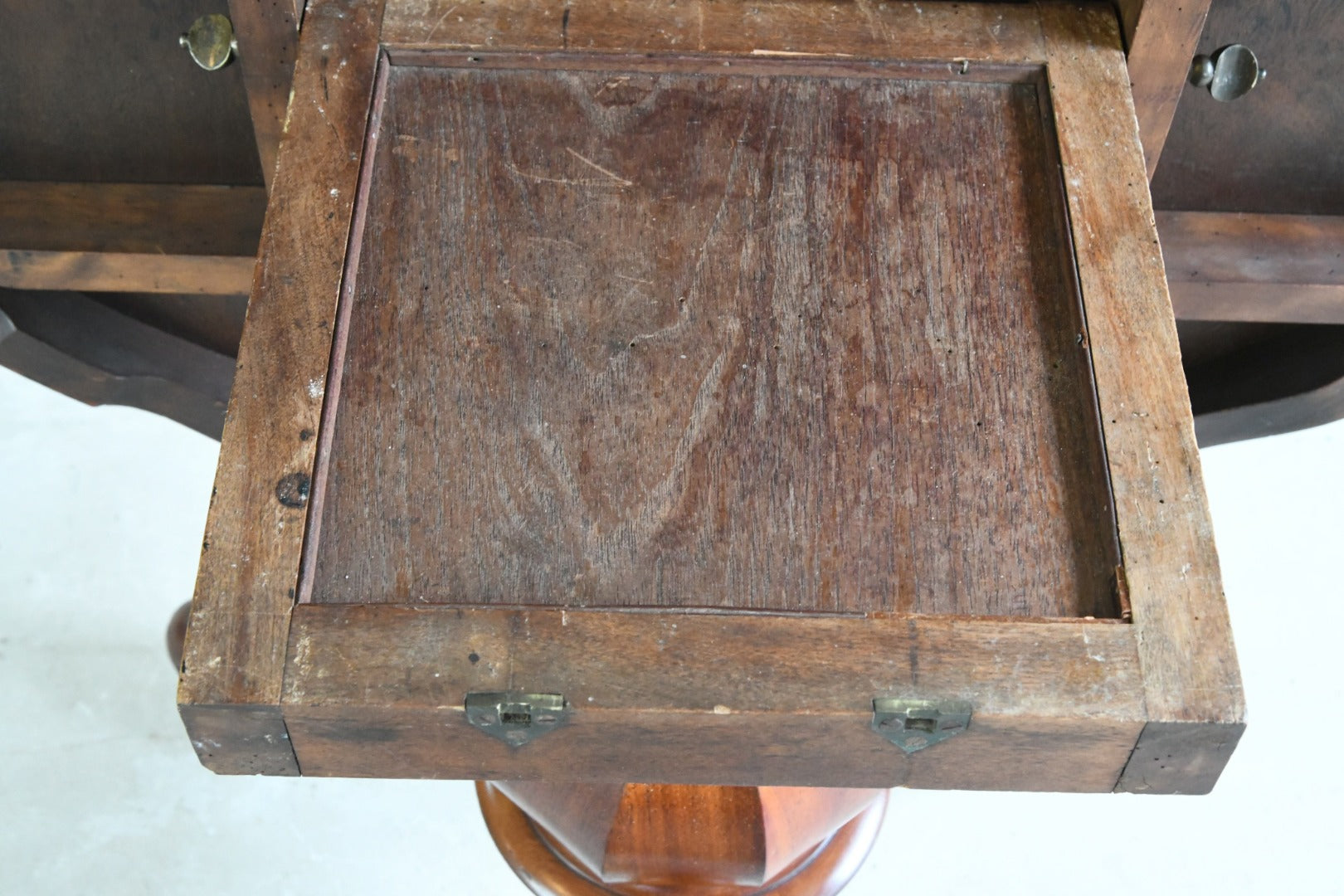 Mahogany Scalloped Edge Tilt Top Table