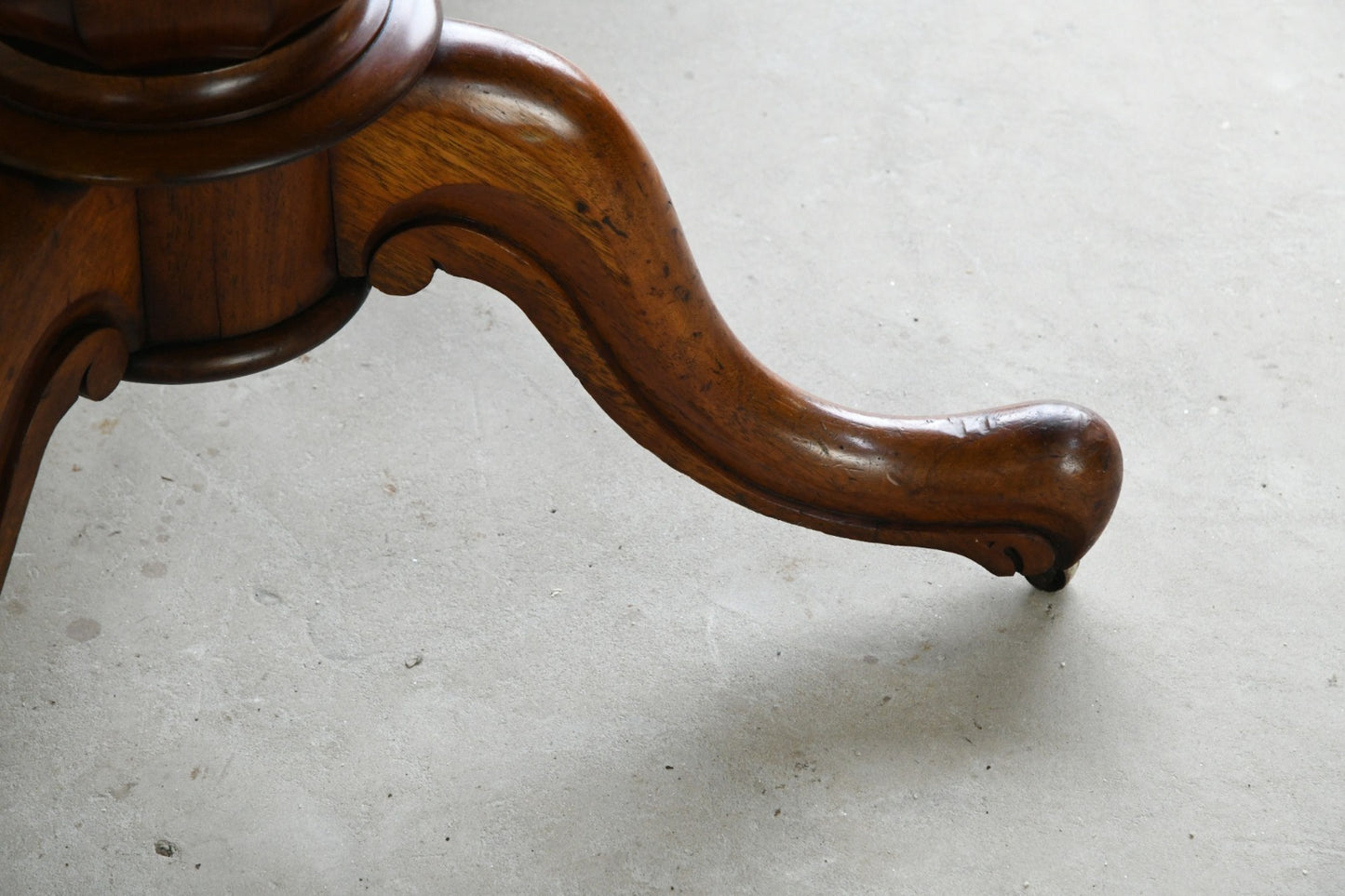 Mahogany Scalloped Edge Tilt Top Table