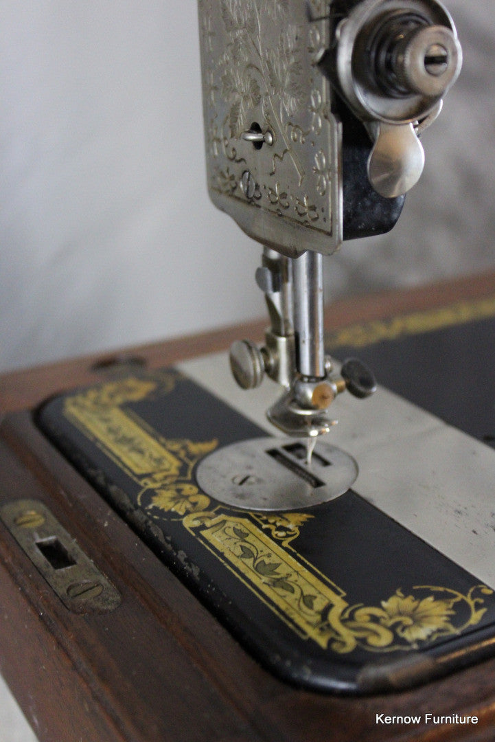 Singer Sewing Machine - Kernow Furniture