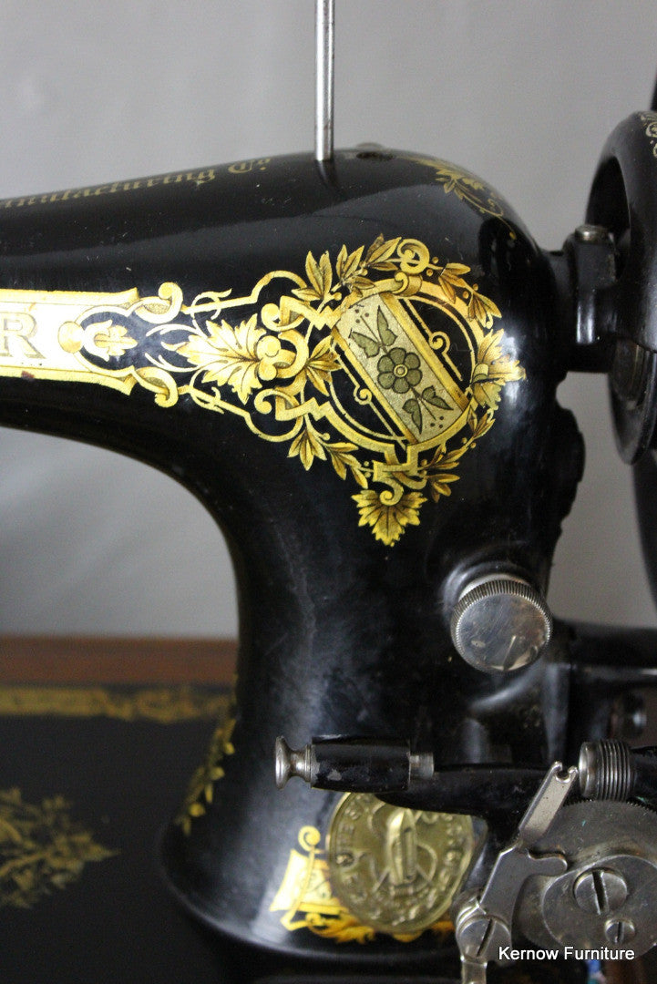 Singer Sewing Machine - Kernow Furniture