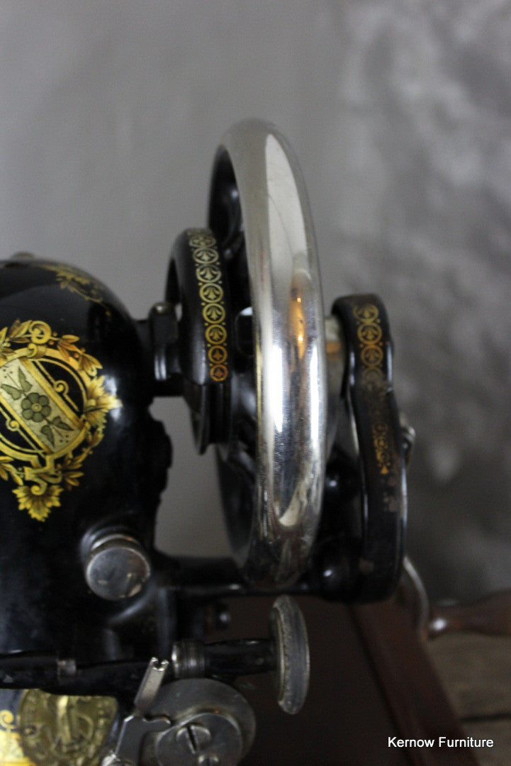 Singer Sewing Machine - Kernow Furniture