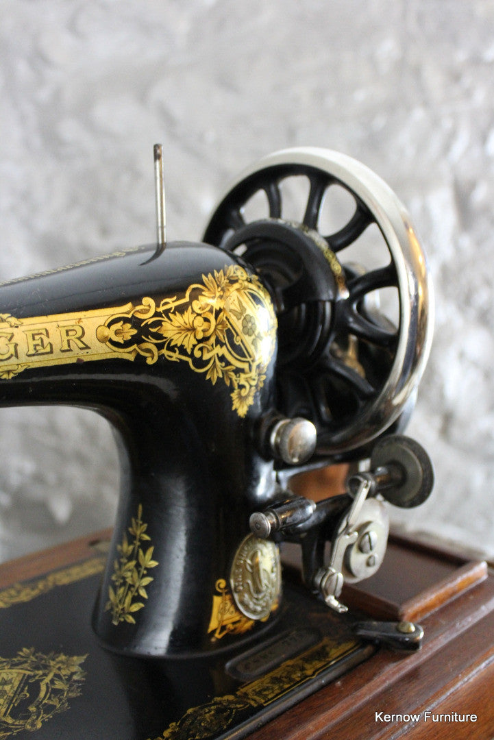 Singer Sewing Machine - Kernow Furniture