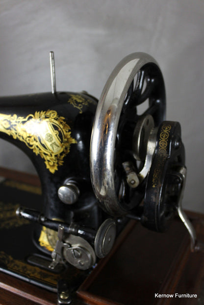 Singer Sewing Machine - Kernow Furniture