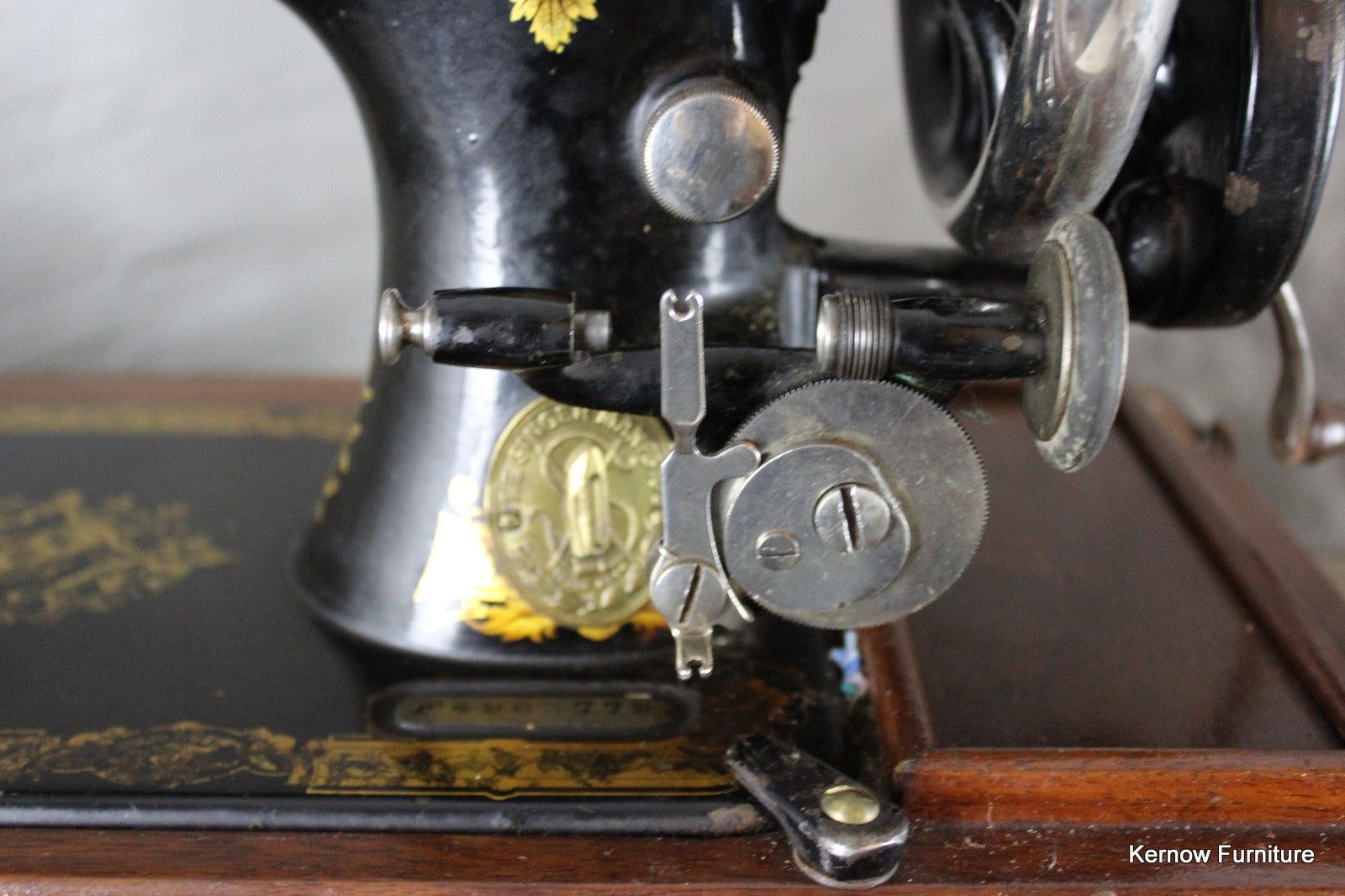 Singer Sewing Machine - Kernow Furniture