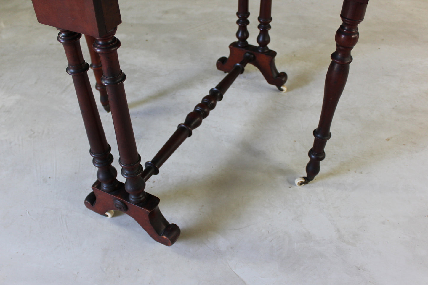 Antique Mahogany Sutherland Table - Kernow Furniture