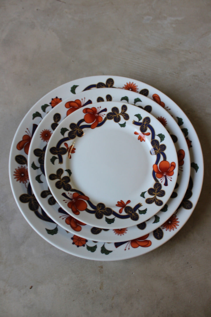 Royal Worcester Grainger Imari Plates - Kernow Furniture