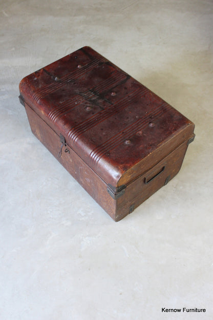 Vintage Tin Trunk - Kernow Furniture