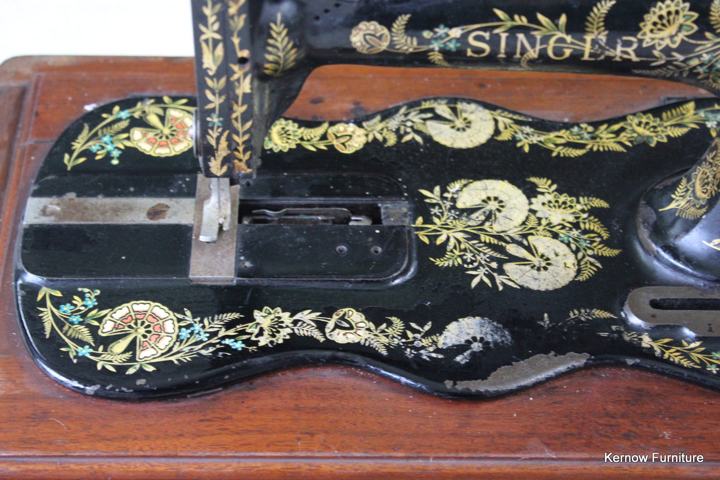 Singer Fiddle Base Sewing Machine - Kernow Furniture