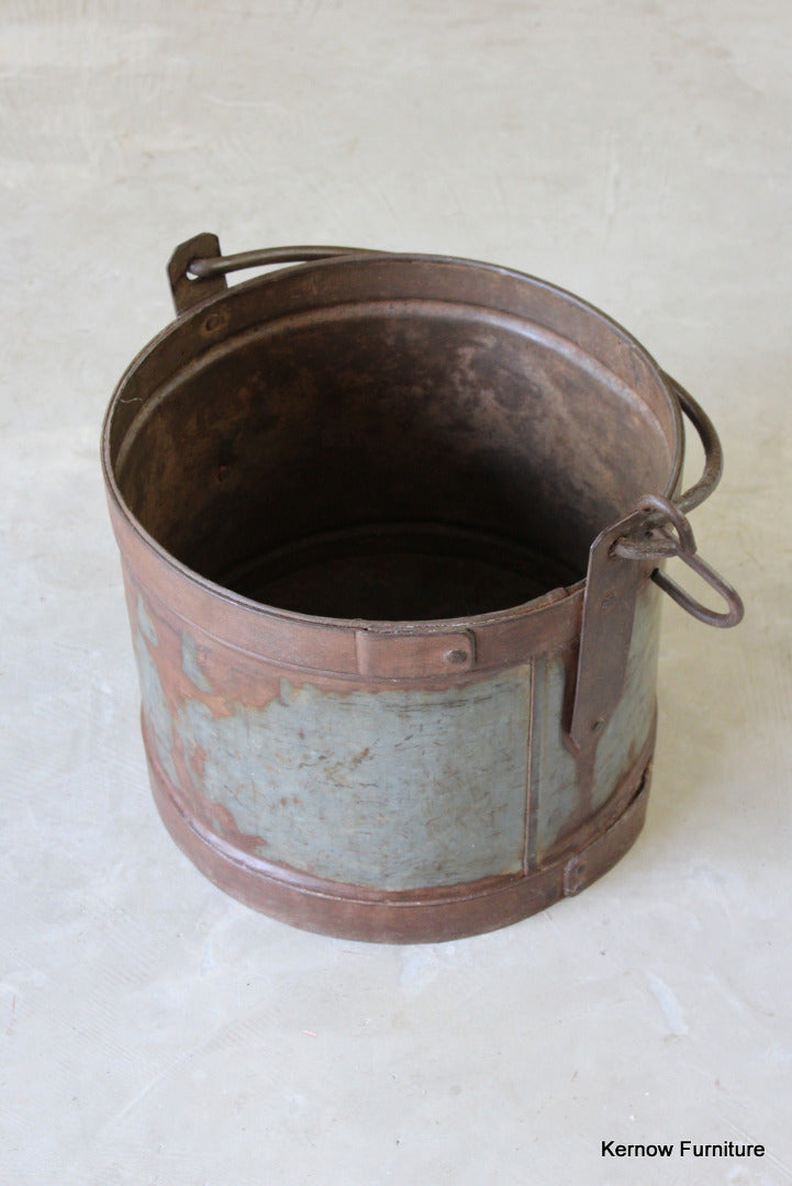 Large Rustic Iron Bucket - Kernow Furniture