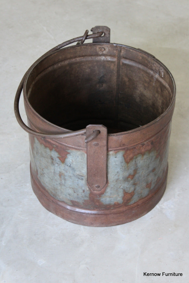 Large Rustic Iron Bucket - Kernow Furniture
