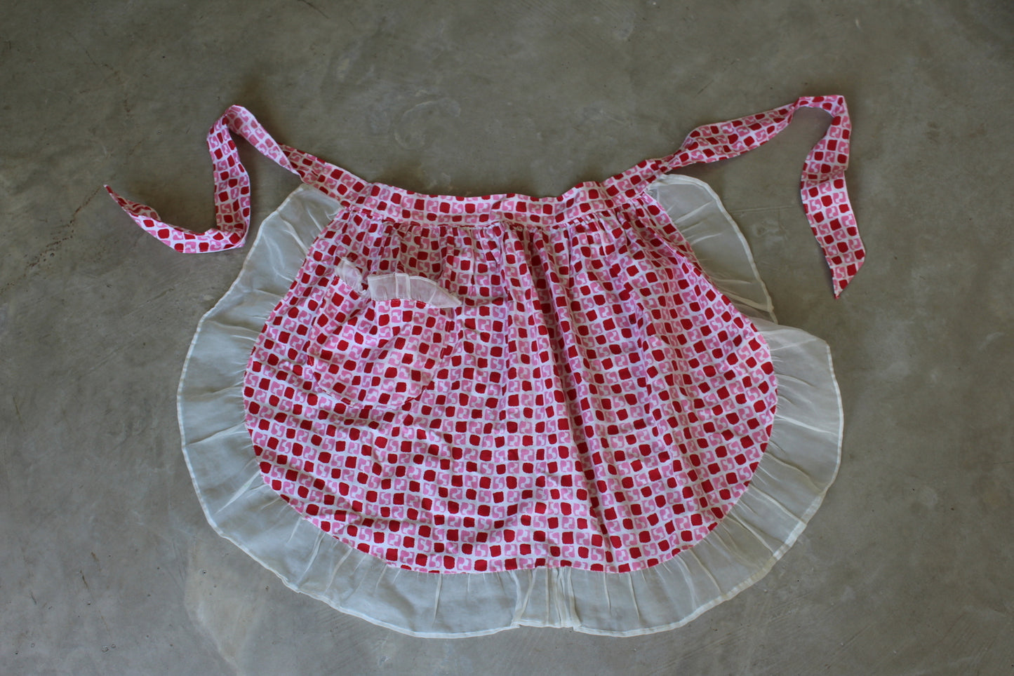 Vintage Pink & Red Apron - Kernow Furniture