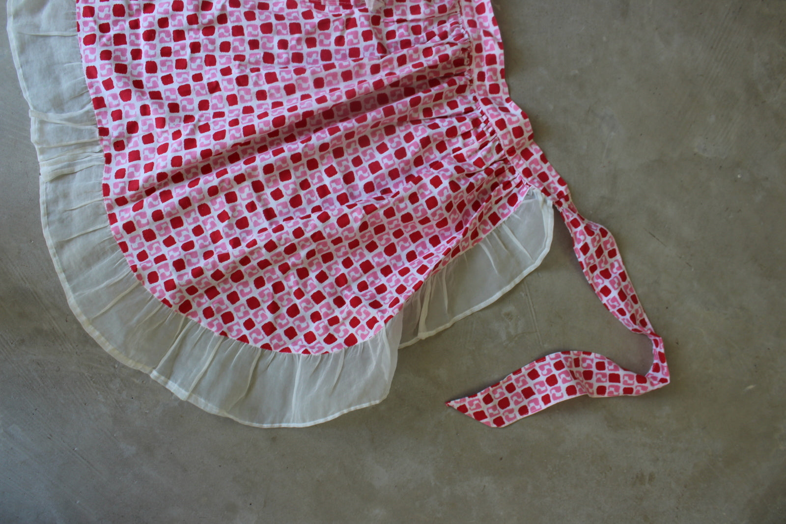 Vintage Pink & Red Apron - Kernow Furniture