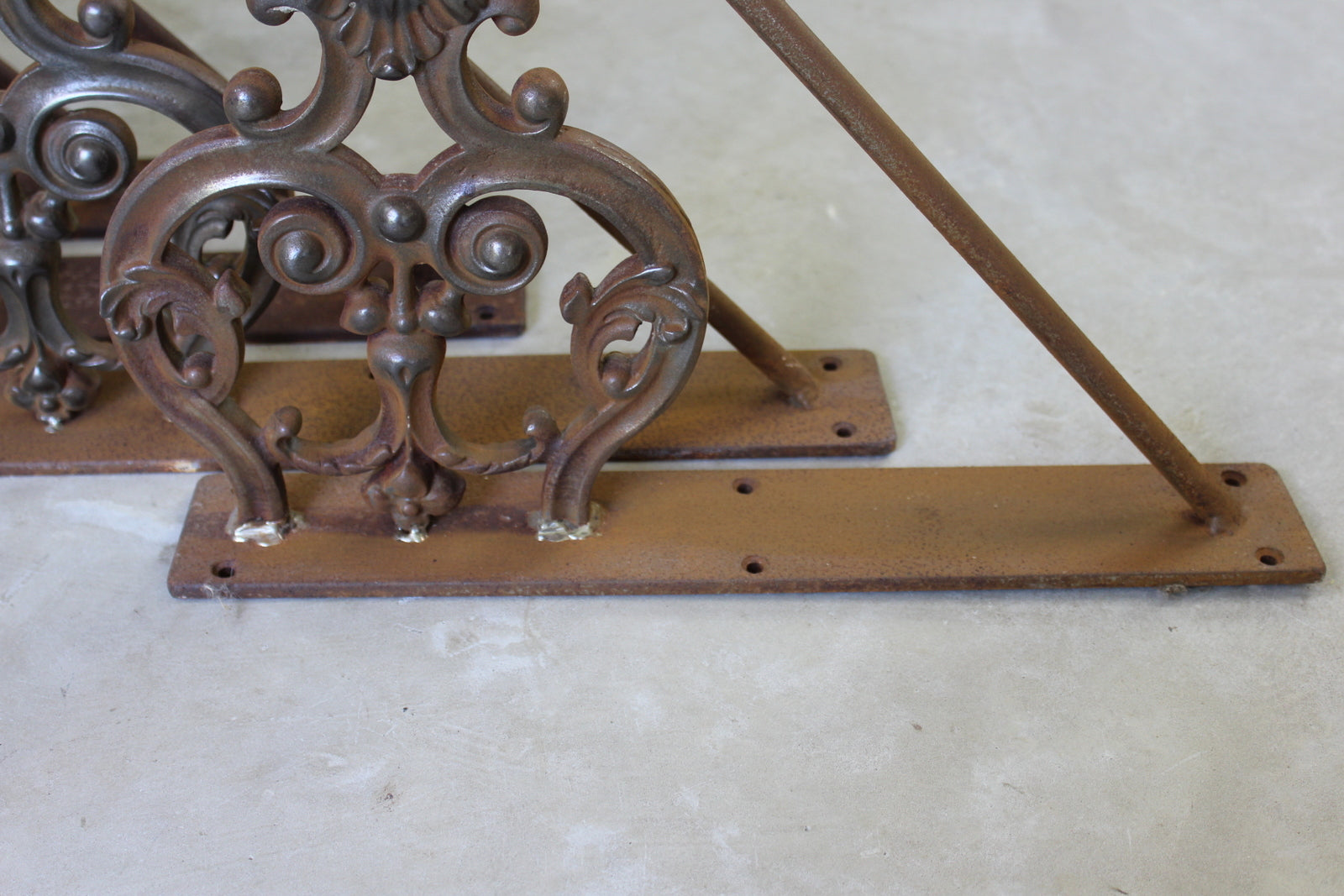 Ornate Cast Iron Wall Brackets - Kernow Furniture