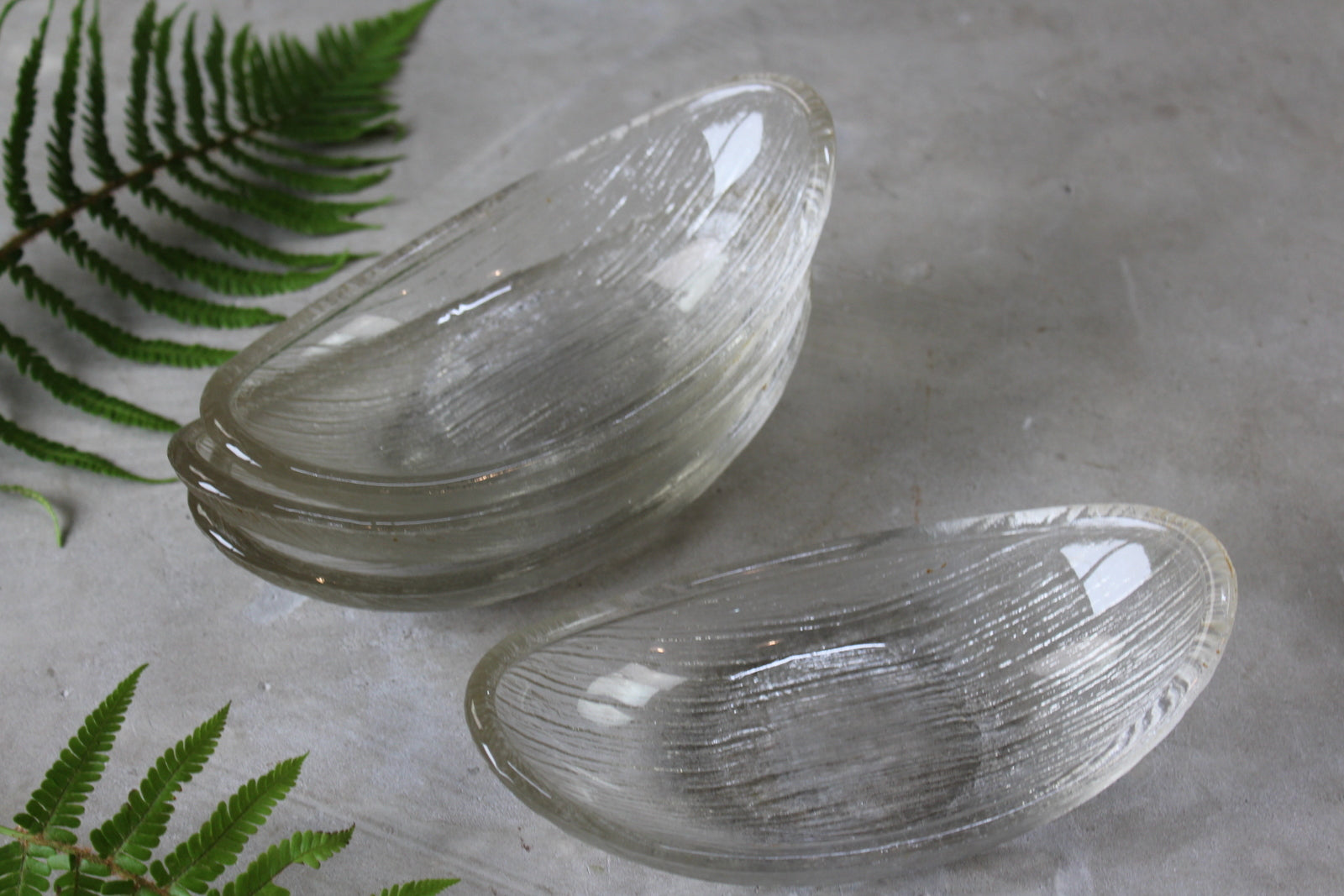 4 Retro Glass Dessert Dishes - Kernow Furniture