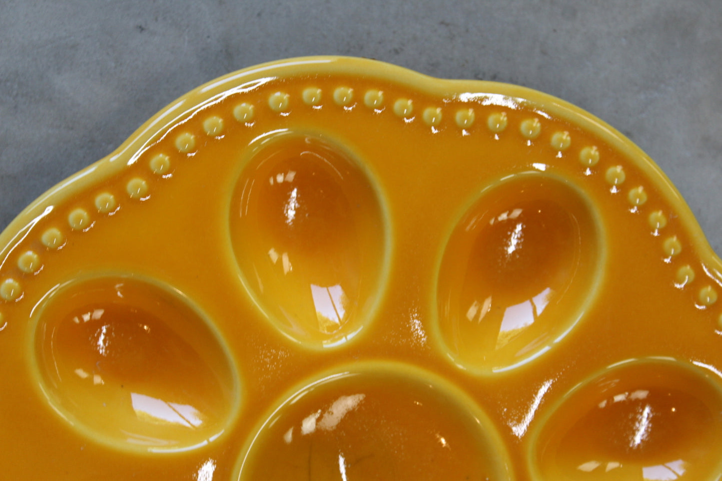 Retro Devilled Egg Plate - Kernow Furniture