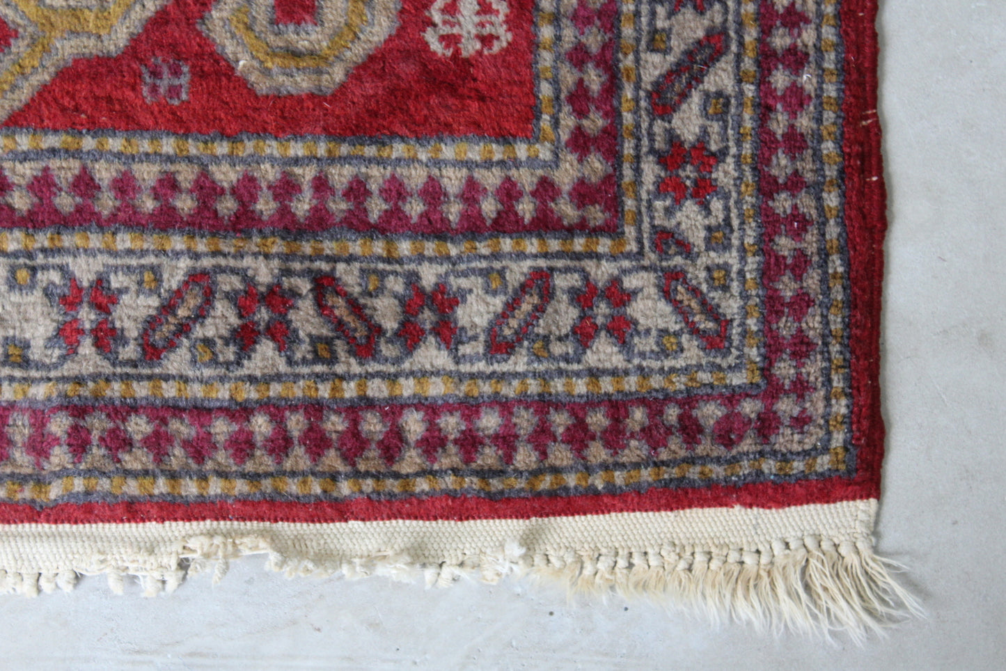 Indian Red Rug - Kernow Furniture