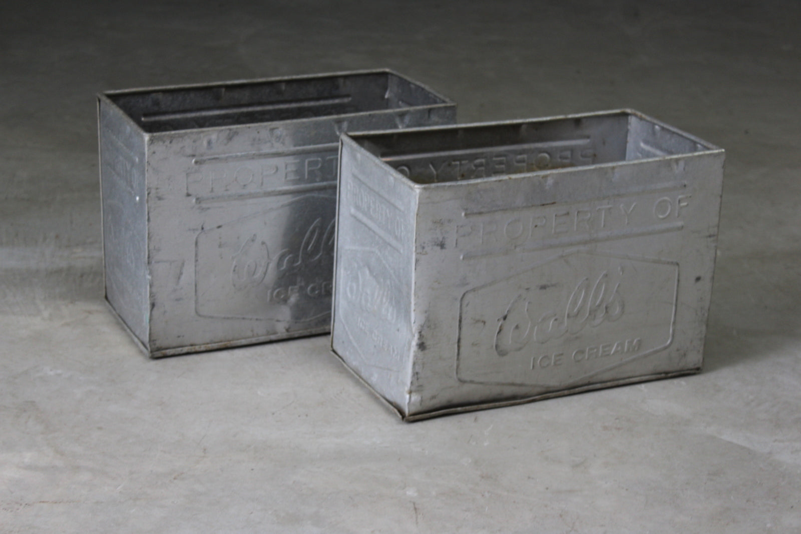 Pair Walls Aluminium Tubs - Kernow Furniture