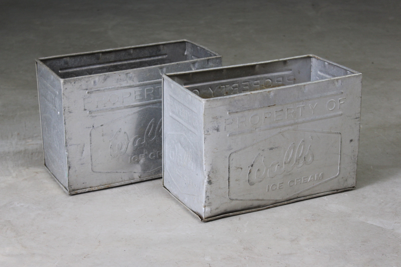 Pair Walls Aluminium Tubs - Kernow Furniture