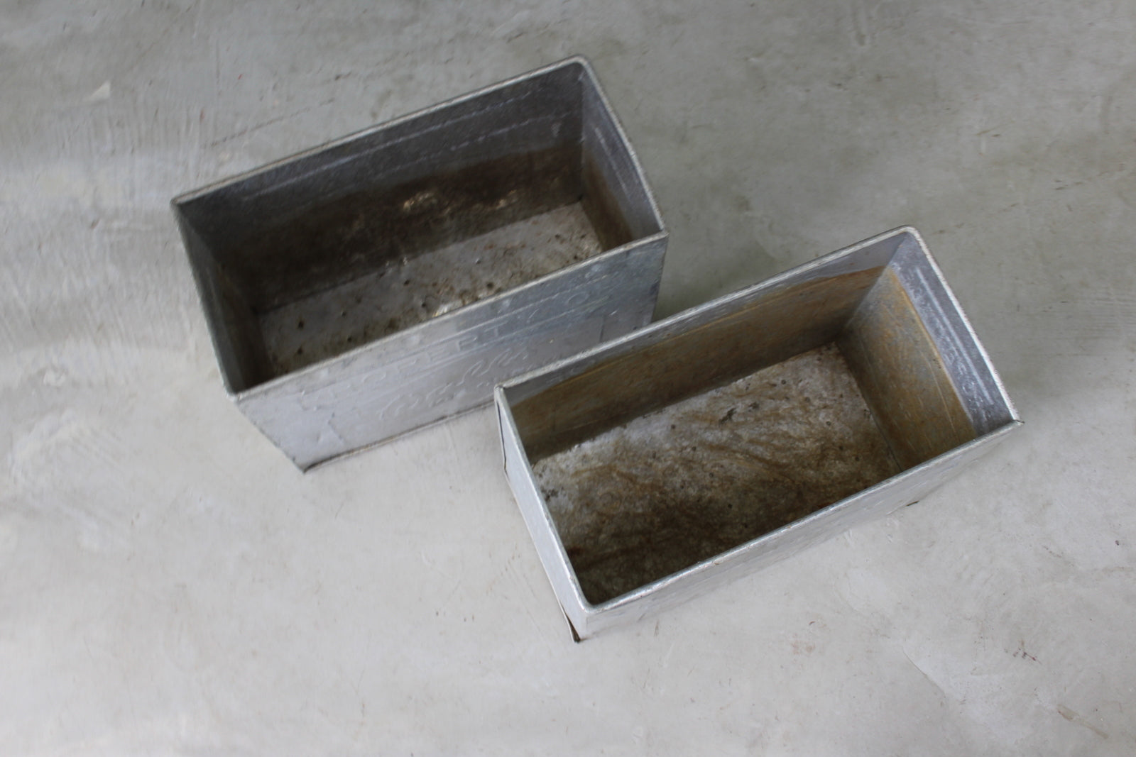 Pair Walls Aluminium Tubs - Kernow Furniture