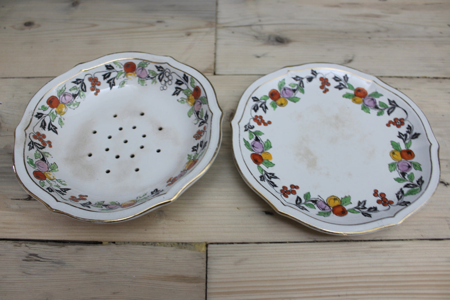 Hand Painted Fruit Sieve & Saucer - Kernow Furniture