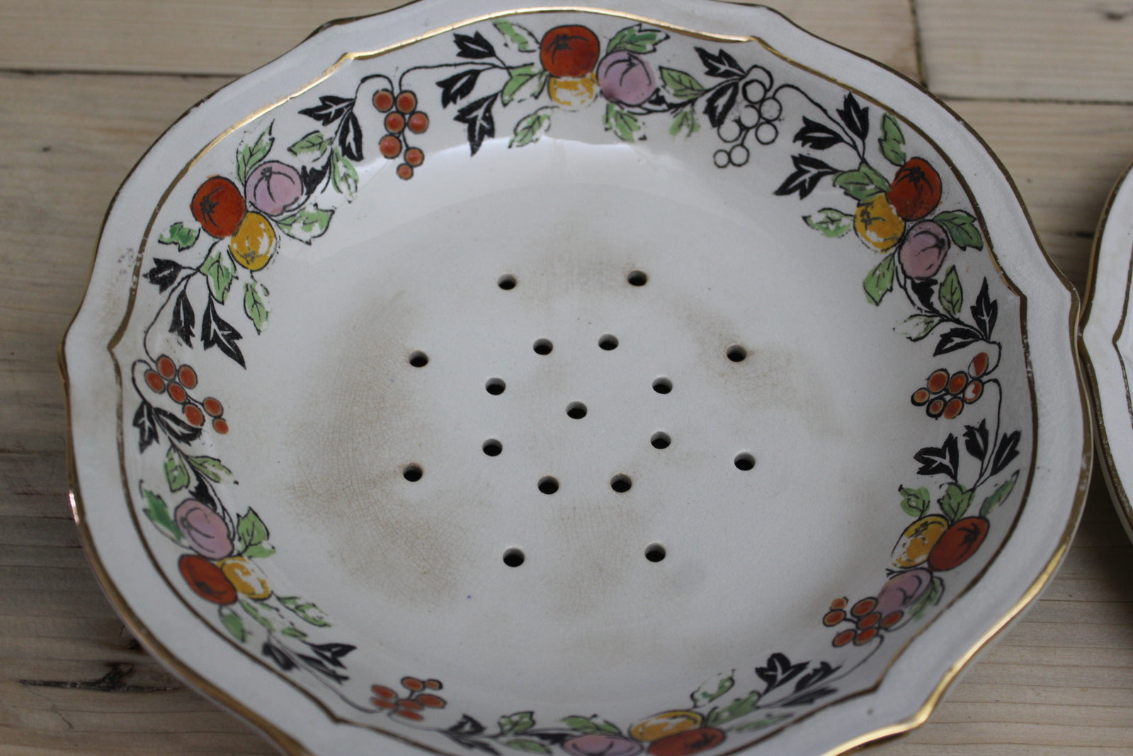 Hand Painted Fruit Sieve & Saucer - Kernow Furniture