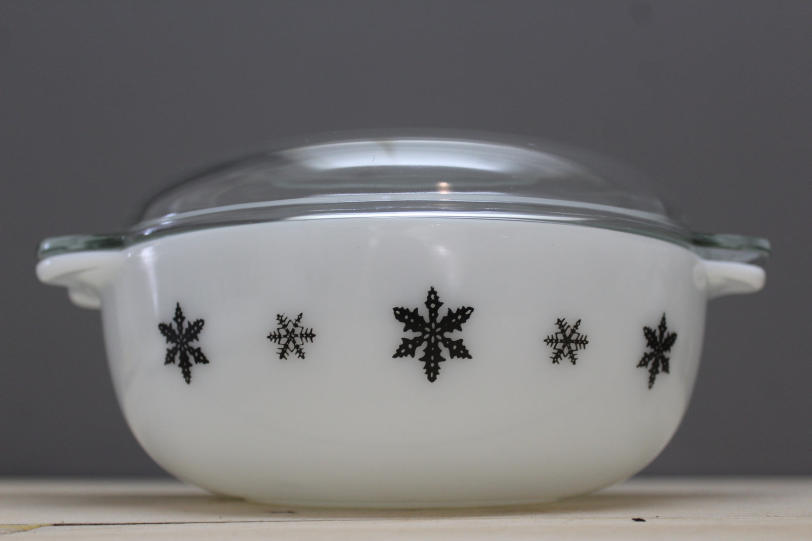 PYREX Snowflake hotsell Casserole