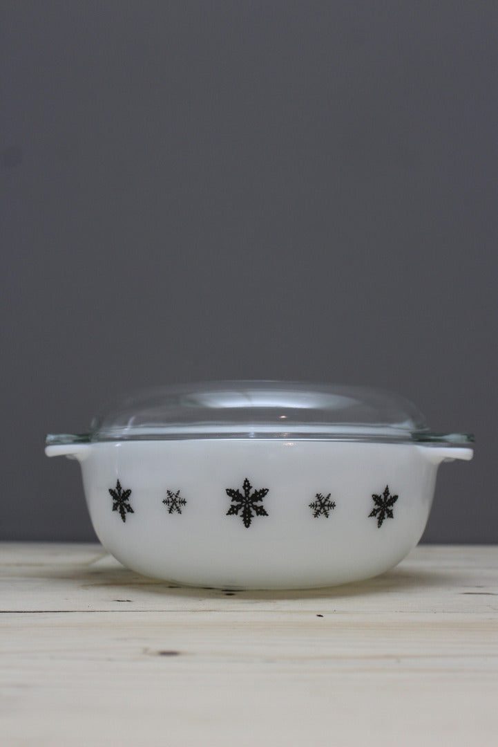 JaJ Snowflake Pyrex Casserole Dish - Kernow Furniture