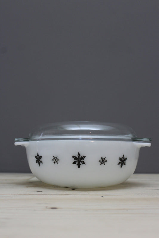 JaJ Snowflake Pyrex Casserole Dish - Kernow Furniture
