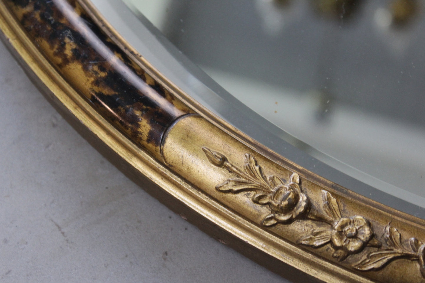 Gilt Oval Wall Mirror - Kernow Furniture