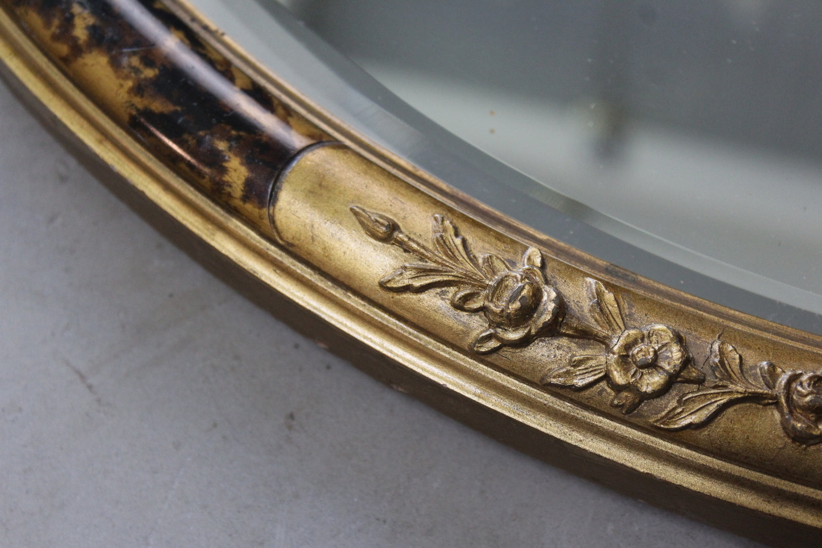 Gilt Oval Wall Mirror - Kernow Furniture