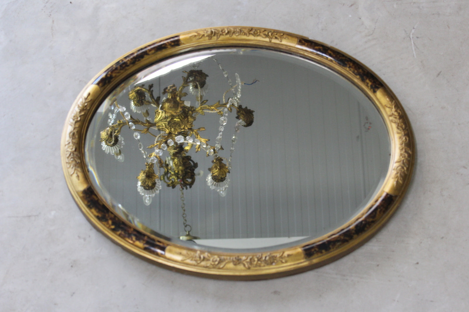 Gilt Oval Wall Mirror - Kernow Furniture