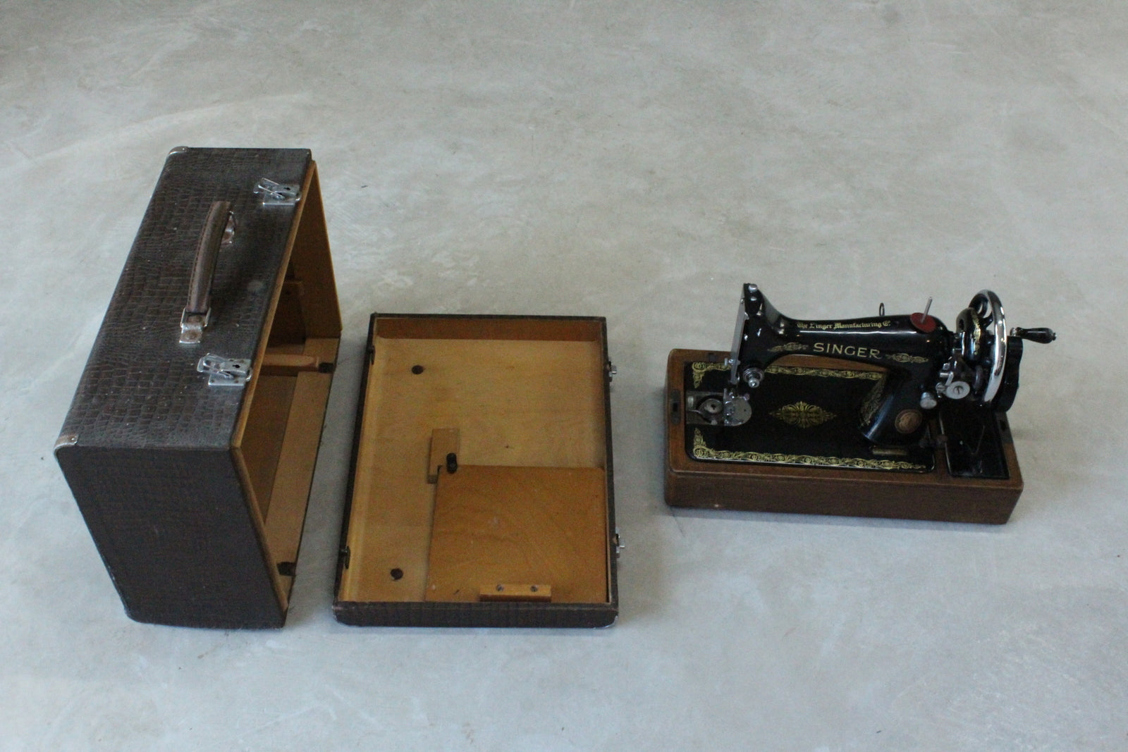 Singer Sewing Machine 99K - Kernow Furniture