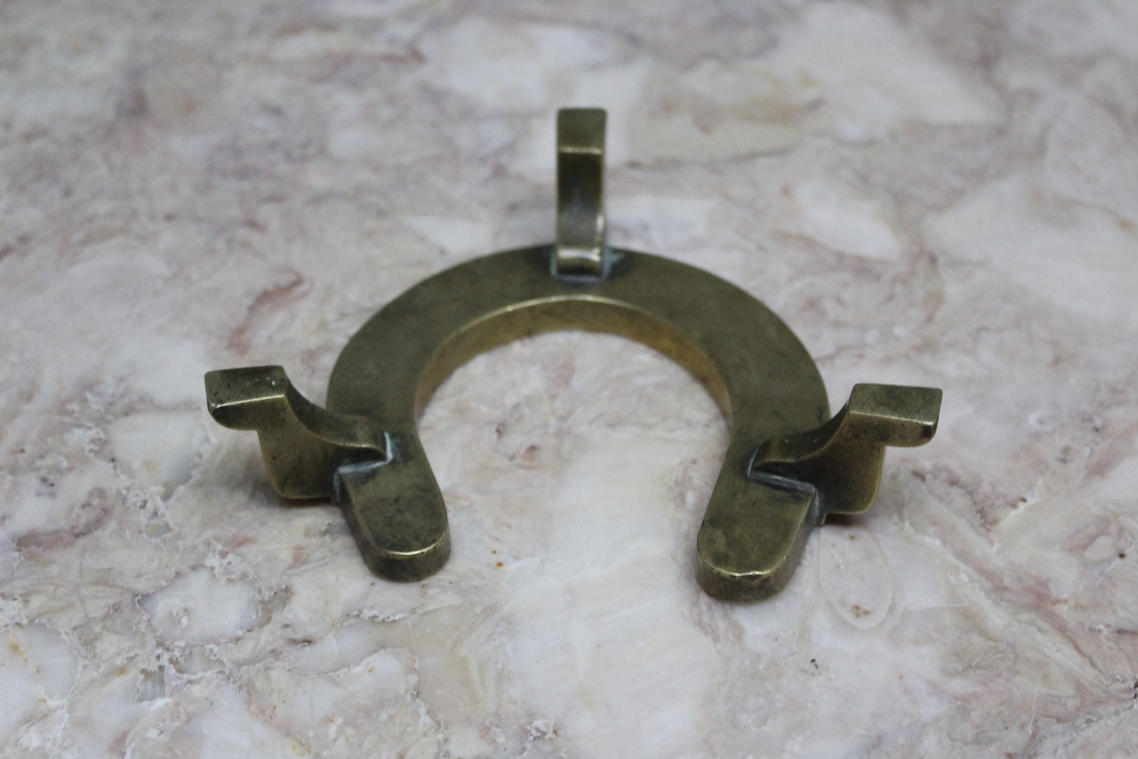 Vintage Brass Horse Shoe Trivet - Kernow Furniture