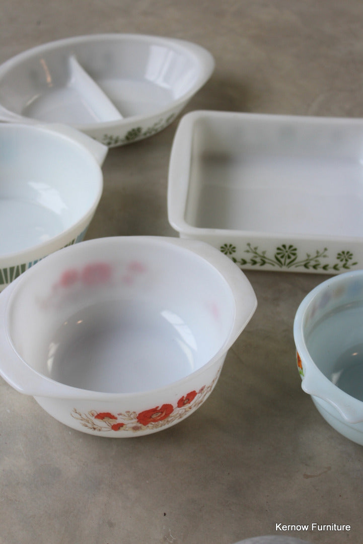 Collection Vintage Pyrex Dishes - Kernow Furniture