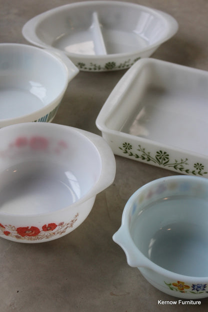 Collection Vintage Pyrex Dishes - Kernow Furniture