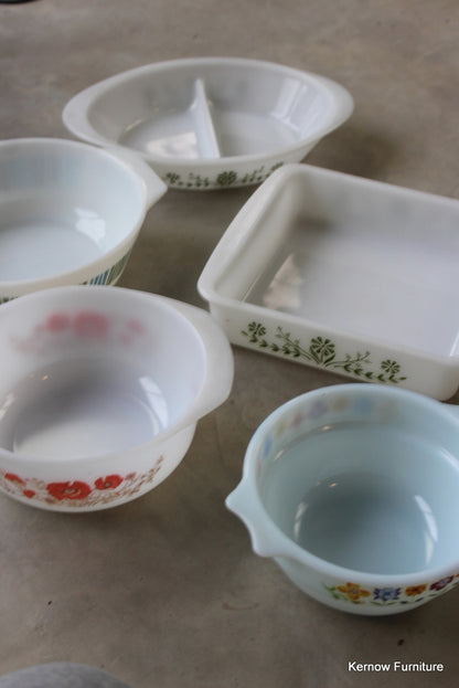 Collection Vintage Pyrex Dishes - Kernow Furniture