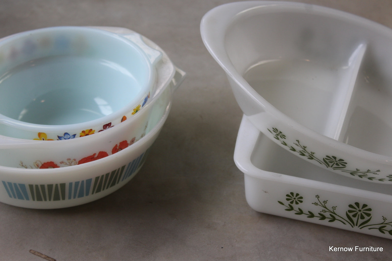 Collection Vintage Pyrex Dishes - Kernow Furniture