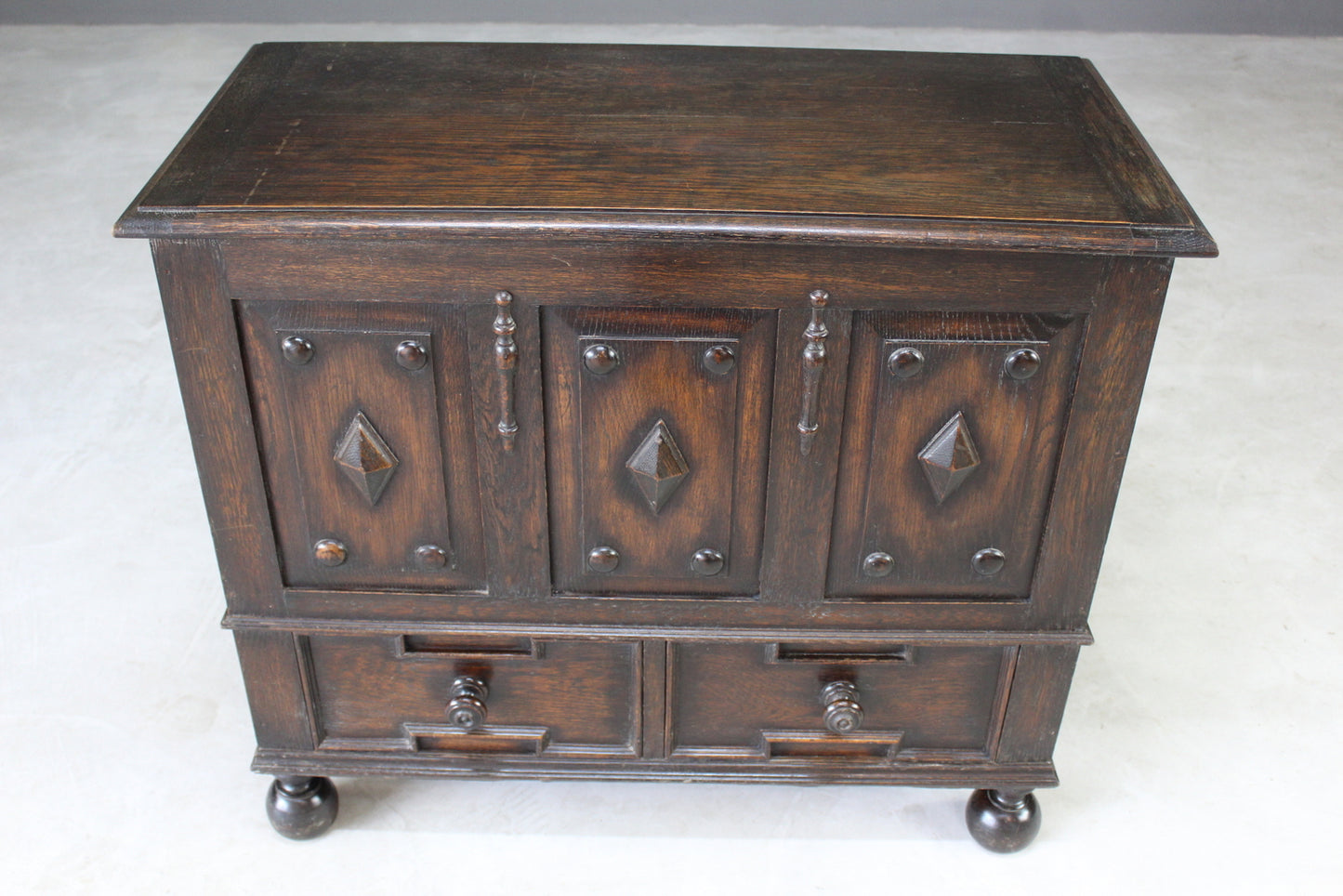 Geometric Oak Mule Chest - Kernow Furniture