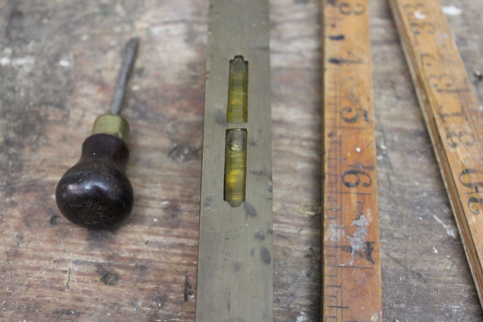 Boxwood Measure & Vintage Spirit Level - Kernow Furniture