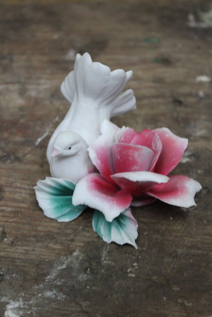 Capodimonte Dove Ornament - Kernow Furniture